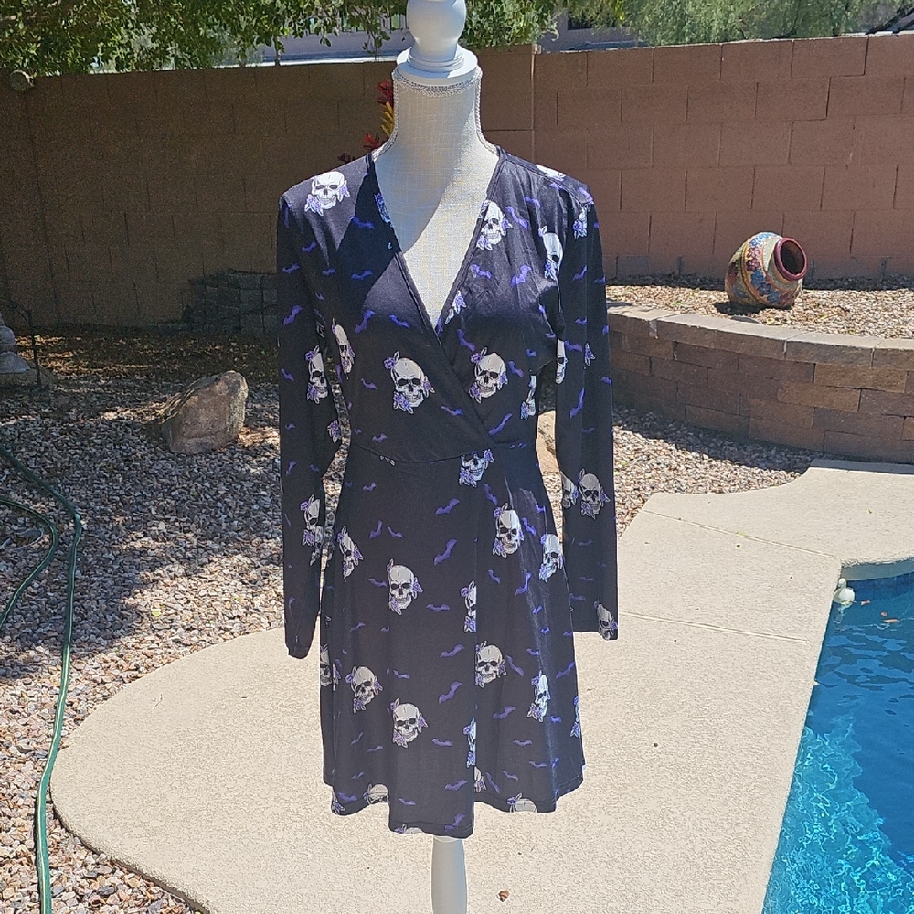 JECEIKA SKULL & BAT DRESS, SIZE MED